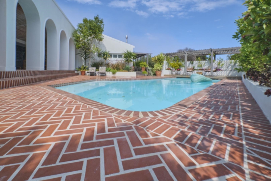 5 Bedroom Property for Sale in Flamingo Vlei Western Cape